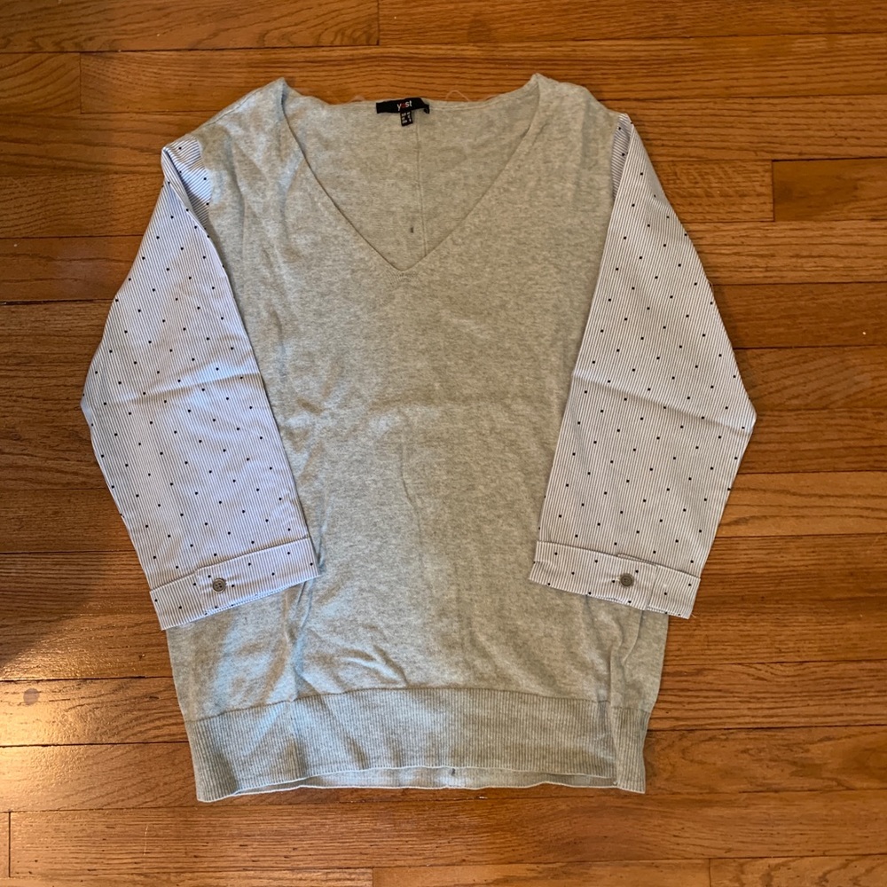 Lightweight grey sweater with poplin sleeves